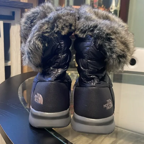 Plush Black Winter Boots with Fur Trim