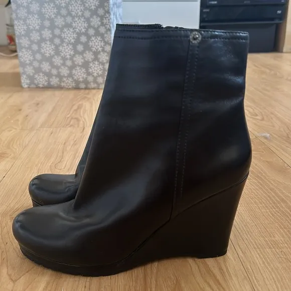 Prada leather black boots . New . Never used . 39. Size 8,5