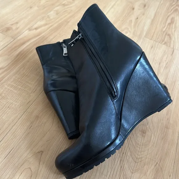 Prada leather black boots . New . Never used . 39. Size 8,5