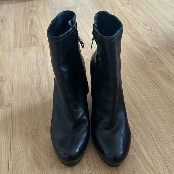 Prada leather black boots . New . Never used . 39. Size 8,5