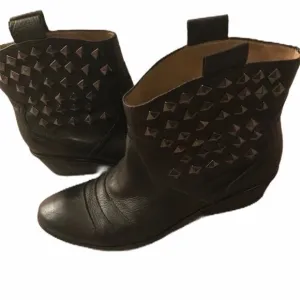 Rachel by Rachel Roy black studded ankle boot 6.5