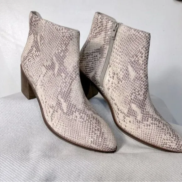 Seychelles NEW Occasion Nueutral Snake Print Ankle Boot- Size 8