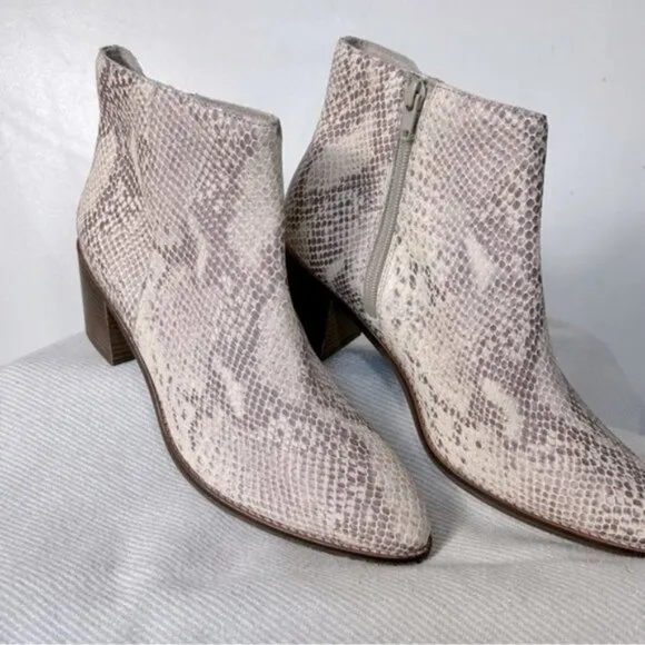 Seychelles NEW Occasion Nueutral Snake Print Ankle Boot- Size 8