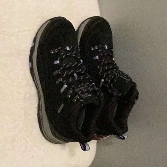 Sketchers Trego Relaxed Waterproof Air-Cooled Memory Foam