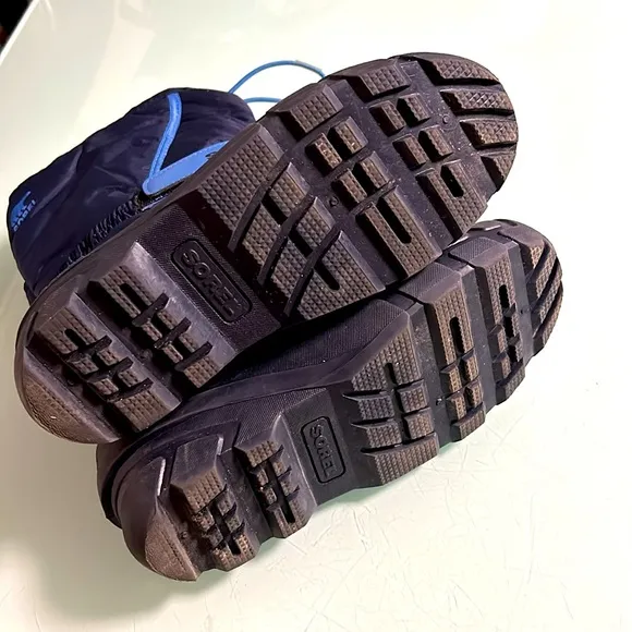 Sorel &quot;Flurry&quot; Youth, Big kids Insulated Snow Rain Winter Boots SZ6 GUC