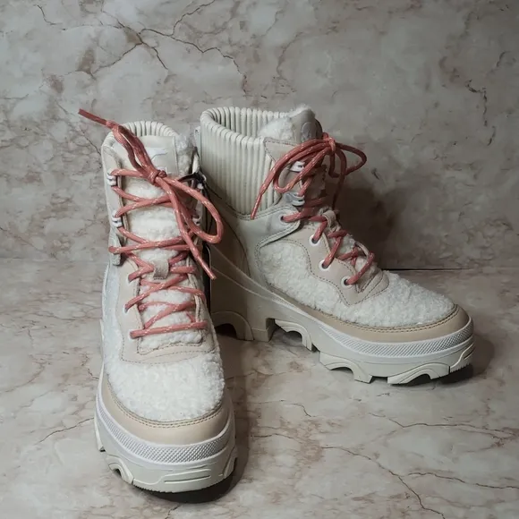 Sorel Brex Cozy Stylish Winter Boots with Pink Laces New