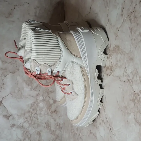 Sorel Brex Cozy Stylish Winter Boots with Pink Laces New