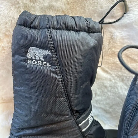 Sorel Chariot black insulated mid calf weather proof snow boots Sz-youth 4.  D