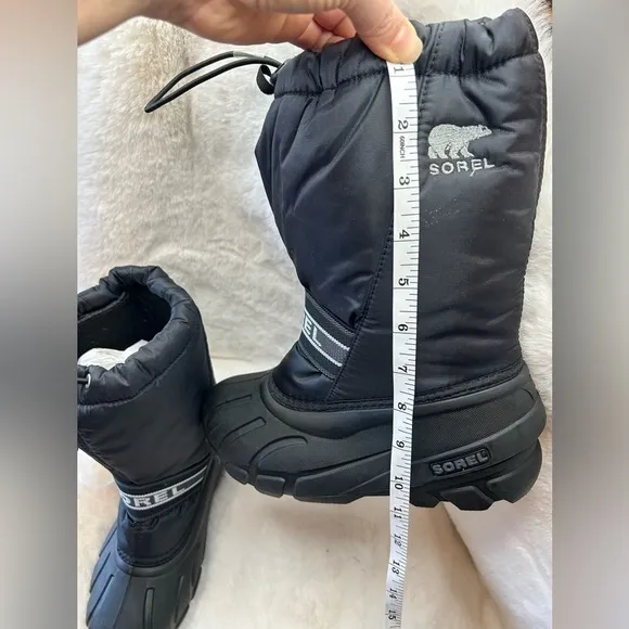 Sorel Chariot black insulated mid calf weather proof snow boots Sz-youth 4.  D