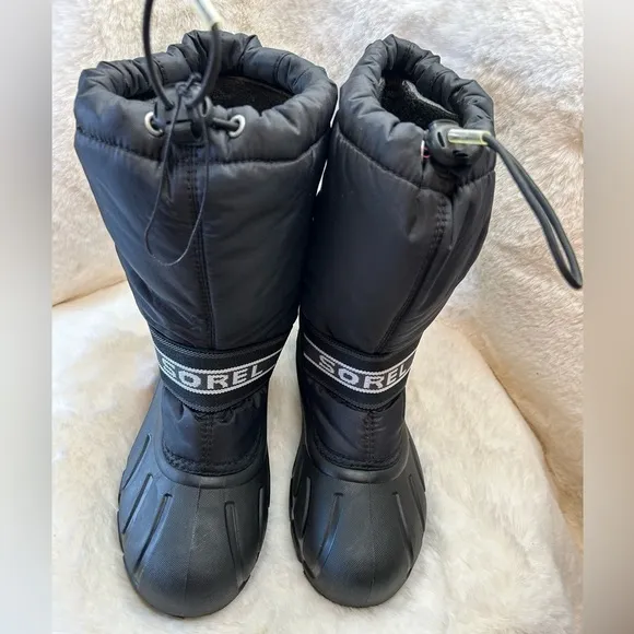 Sorel Chariot black insulated mid calf weather proof snow boots Sz-youth 4.  D
