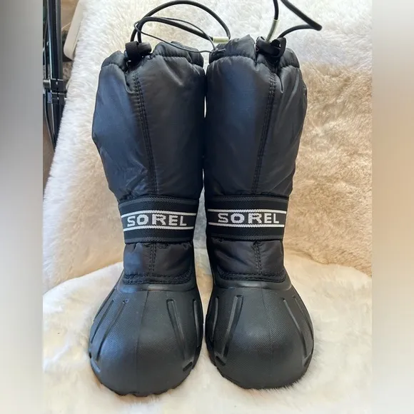 Sorel Chariot black insulated mid calf weather proof snow boots Sz-youth 4.  D