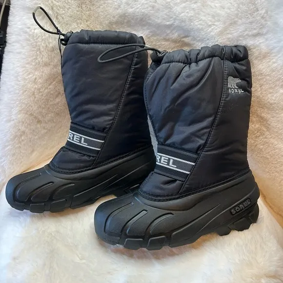Sorel Chariot black insulated mid calf weather proof snow boots Sz-youth 4.  D