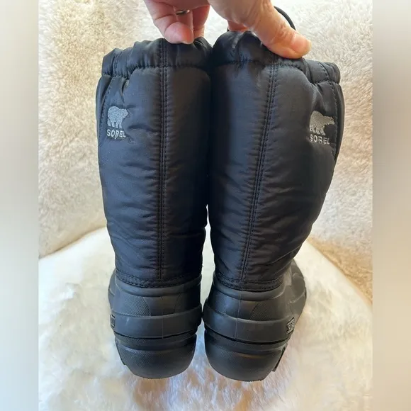 Sorel Chariot black insulated mid calf weather proof snow boots Sz-youth 4.  D