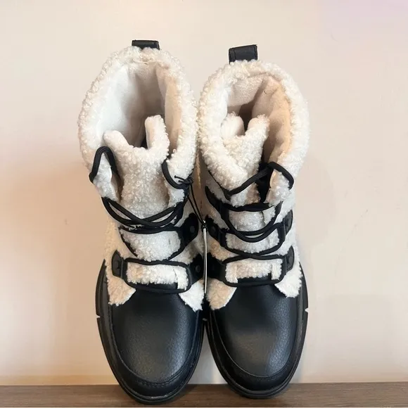 SOREL Explorer II Joan Cozy Women's Boot Size 9.5 SKU#243521