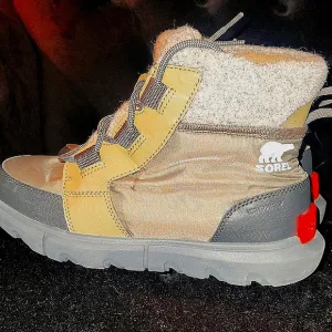 Sorel Explorer II LIKE new woman's winter waterproof carnival felt new boots