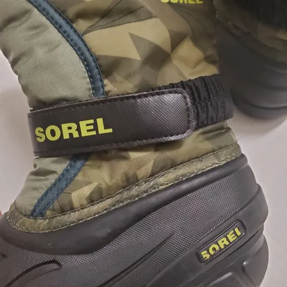 SOREL Flurry Print Camo Winter Snow Hiker Green Boots