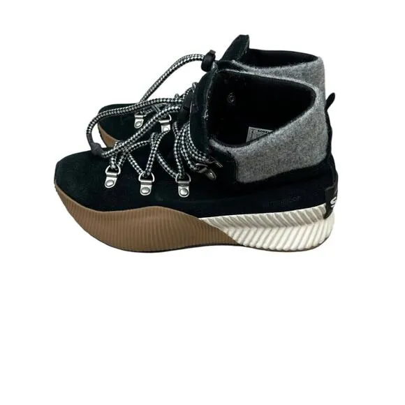 Sorel Girls Out N About Conquest Winter Boots Size 4 Shoe Lace Up Waterproof