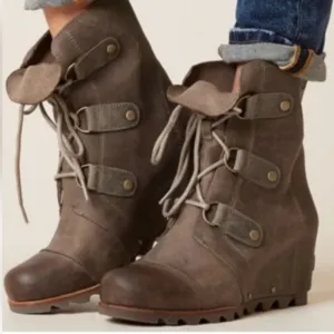 Sorel Joan of Arc Brown Leather lace up Wedge boots