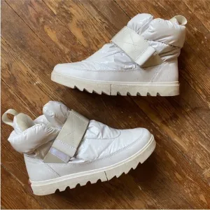 Sorel Joan of Arctic White Winter Boots