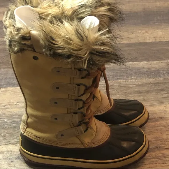 Sorel Joan of Arctic winter boots size 9 great condition