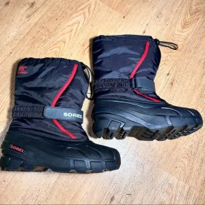 Sorel kids size 4