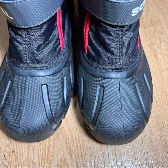 Sorel kids size 4