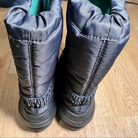 Sorel kids size 4