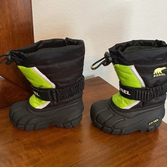 Sorel Kids toddler snow boots green and black size 6