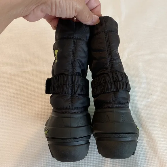 Sorel Kids toddler snow boots green and black size 6