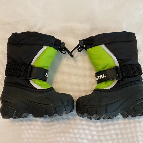 Sorel Kids toddler snow boots green and black size 6