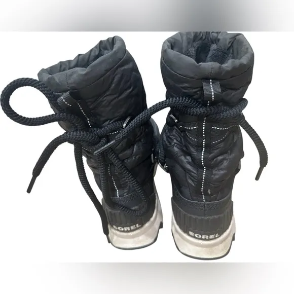 SOREL KINETIC WINTER BOOTS; SIZE 7 B2