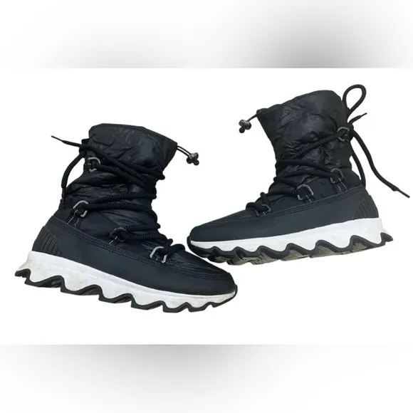 SOREL KINETIC WINTER BOOTS; SIZE 7 B2