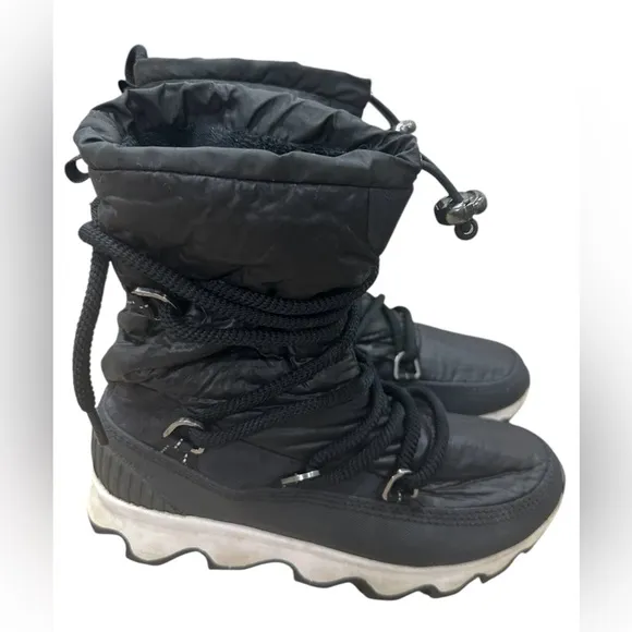SOREL KINETIC WINTER BOOTS; SIZE 7 B2