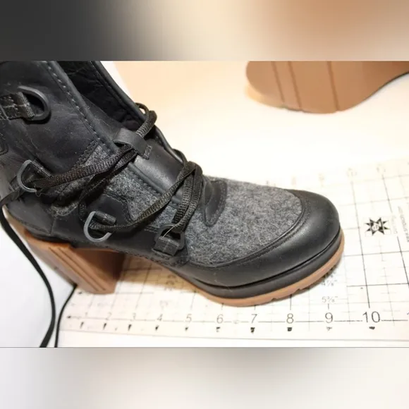 SOREL LEATHER WOOL HEELED MOTO COMBAT BOOTS 7.5