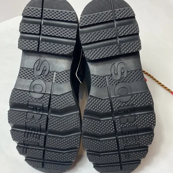 Sorel Lennox black lace up winter boots size 6 NWOB
