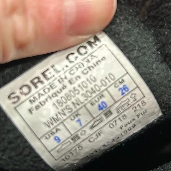 Sorel Neutral Black White Fleece Explorer Carnival Winter Boots 9 Style 3040-010