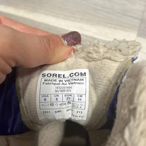 Sorel purple winter boots size 6