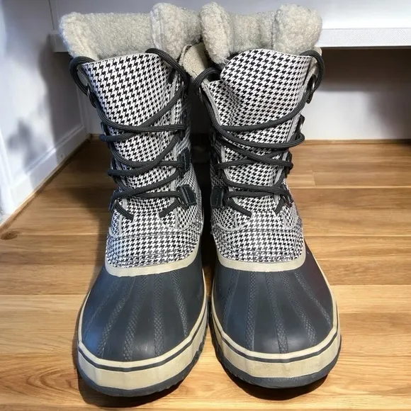 Sorel-Size 8 waterproof “Tivoli” houndstooth sherpa lined boots. 12” tall. GUC!