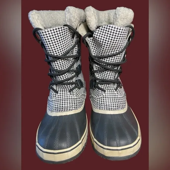 Sorel-Size 8 waterproof “Tivoli” houndstooth sherpa lined boots. 12” tall. GUC!