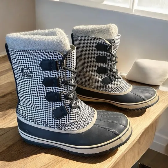 Sorel-Size 8 waterproof “Tivoli” houndstooth sherpa lined boots. 12” tall. GUC!