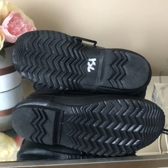 Sorel Snowlion winter boots with felt liners