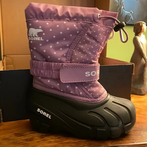 Sorel Winter Boots! Kids Size 9 Purple Polka Dot Pattern
