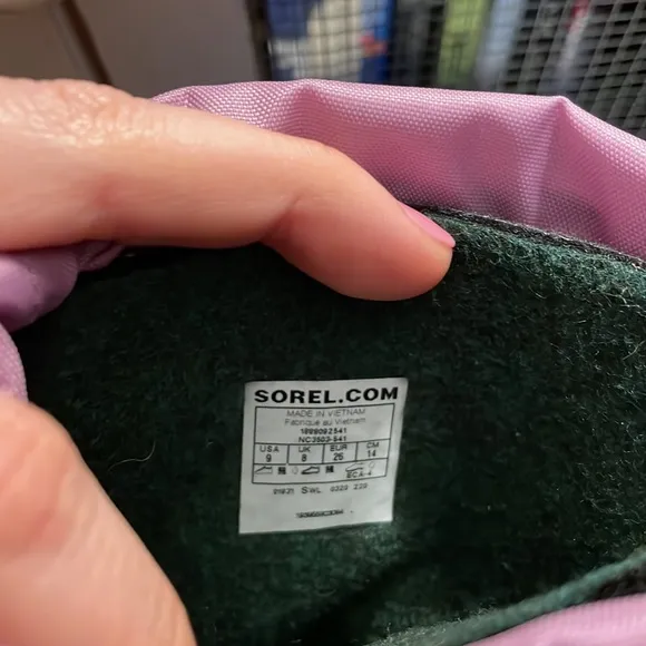 Sorel Winter Boots! Kids Size 9 Purple Polka Dot Pattern