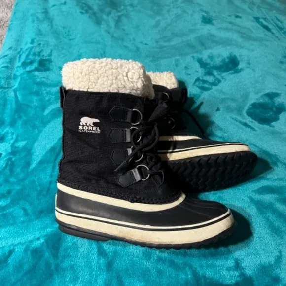 Sorel Woman 7.5 Winter Lined Insulated Snow Boots Lace Tie Up Warm Waterproof