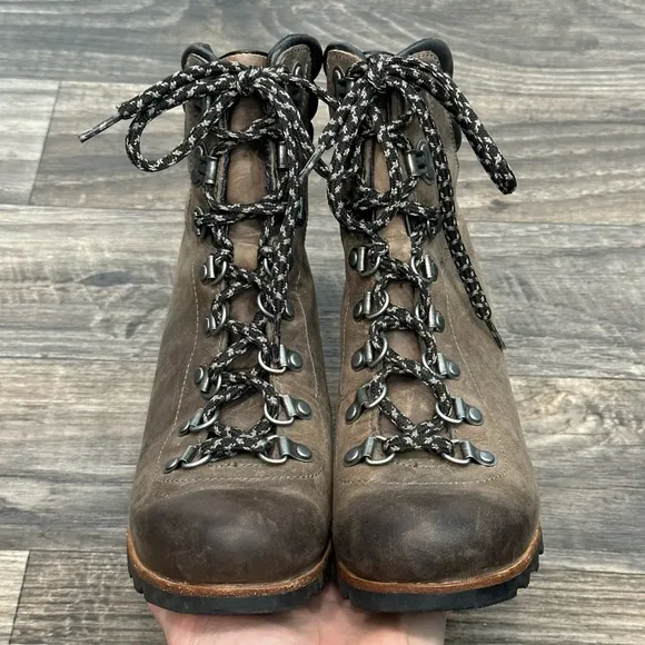 Sorel Women’s Conquest Waterproof Wedge Winter Boots in Brown Size 7