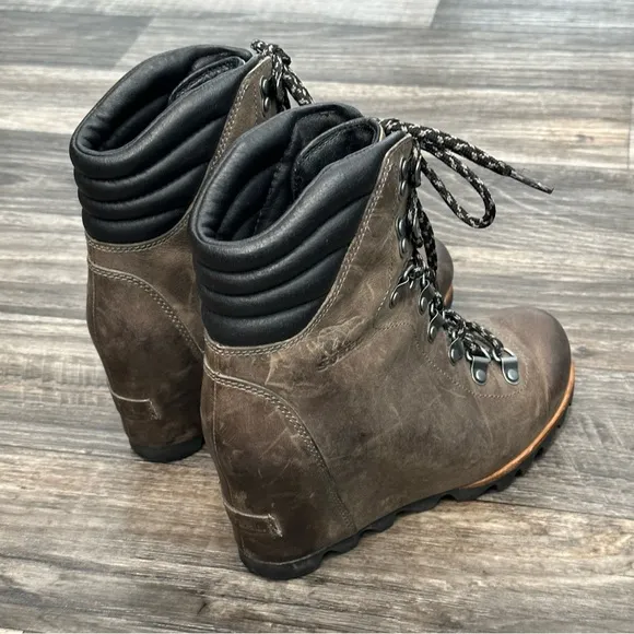 Sorel Women’s Conquest Waterproof Wedge Winter Boots in Brown Size 7