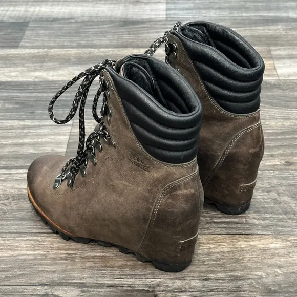 Sorel Women’s Conquest Waterproof Wedge Winter Boots in Brown Size 7