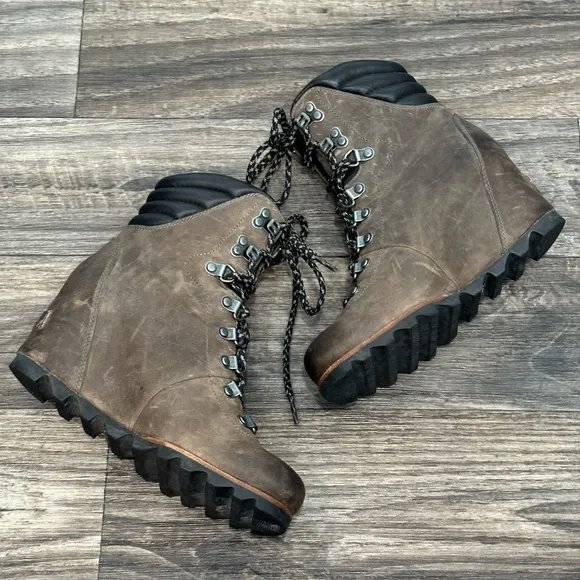 Sorel Women’s Conquest Waterproof Wedge Winter Boots in Brown Size 7