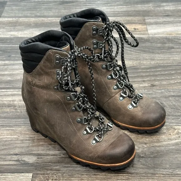 Sorel Women’s Conquest Waterproof Wedge Winter Boots in Brown Size 7