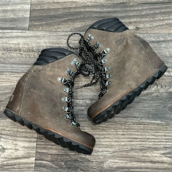 Sorel Women’s Conquest Waterproof Wedge Winter Boots in Brown Size 7